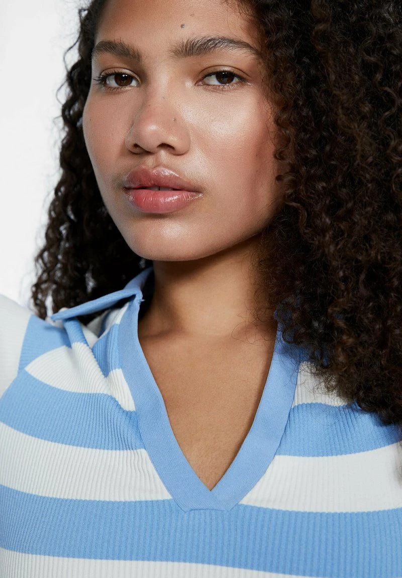 Stradivarius STRIPED SEAMLESS - Poloshirt - Royal Blue 4 Stradivarius STRIPED SEAMLESS - Poloshirt - Royal Blue – Bild 4