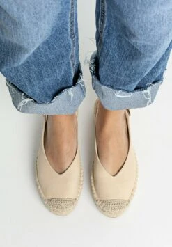 Stradivarius Sling-Ballerina - Nude