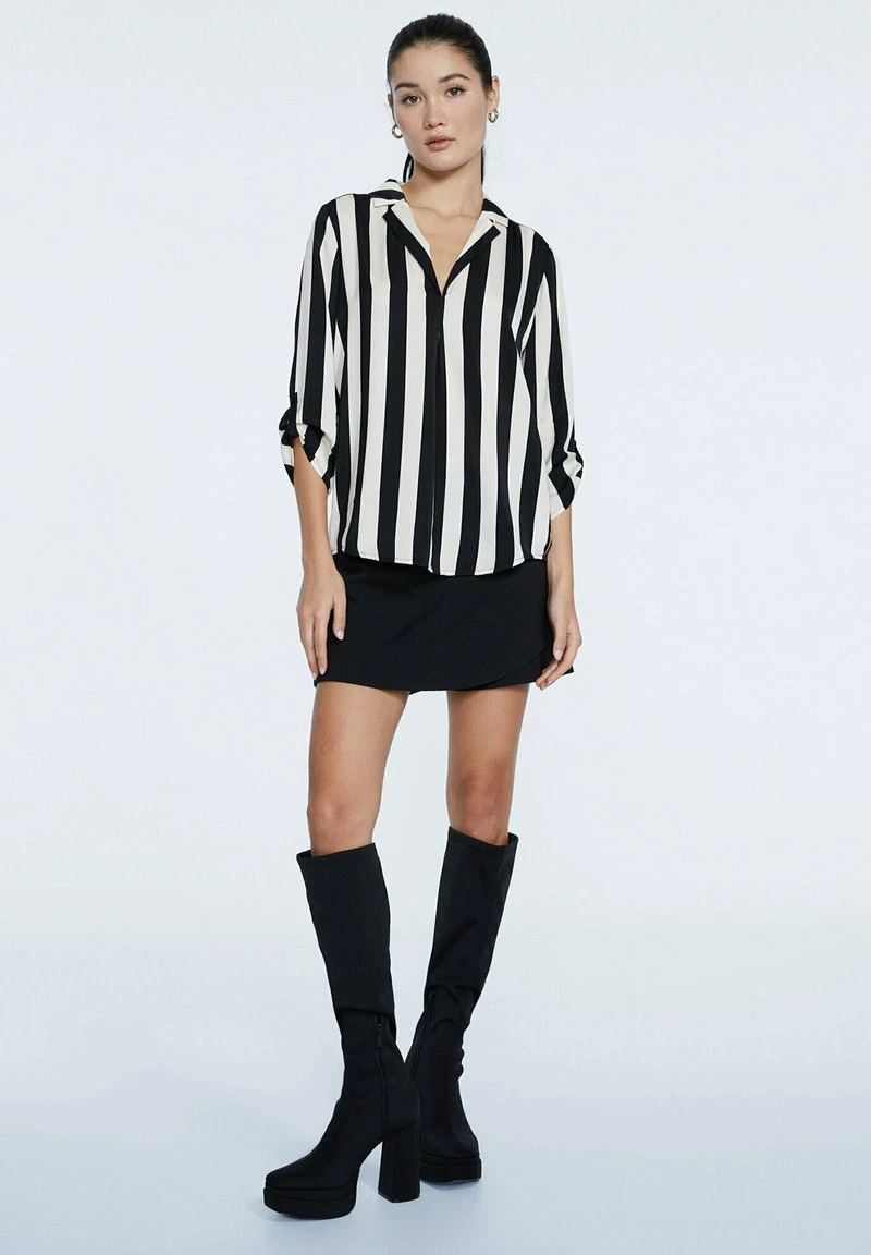 Stradivarius MIT REVERSKRAGEN - Bluse - Beige 2 Stradivarius MIT REVERSKRAGEN - Bluse - Beige – Bild 2