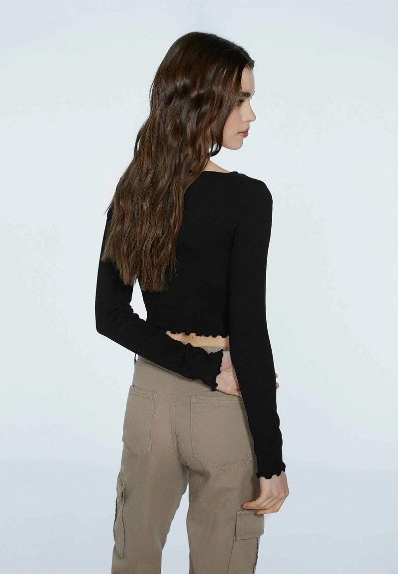 Stradivarius NAHTLOSES MIT WELLENSAUM - Langarmshirt - Black 3 Stradivarius NAHTLOSES MIT WELLENSAUM - Langarmshirt - Black – Bild 3