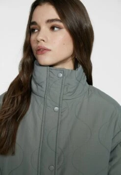 Stradivarius LONG - Wintermantel - Khaki 9 Stradivarius LONG - Wintermantel - Khaki -Stradivarius Deutschland Verkaufs-Shop df065354f83e4b1a8a29cb0ef1d2f7fa