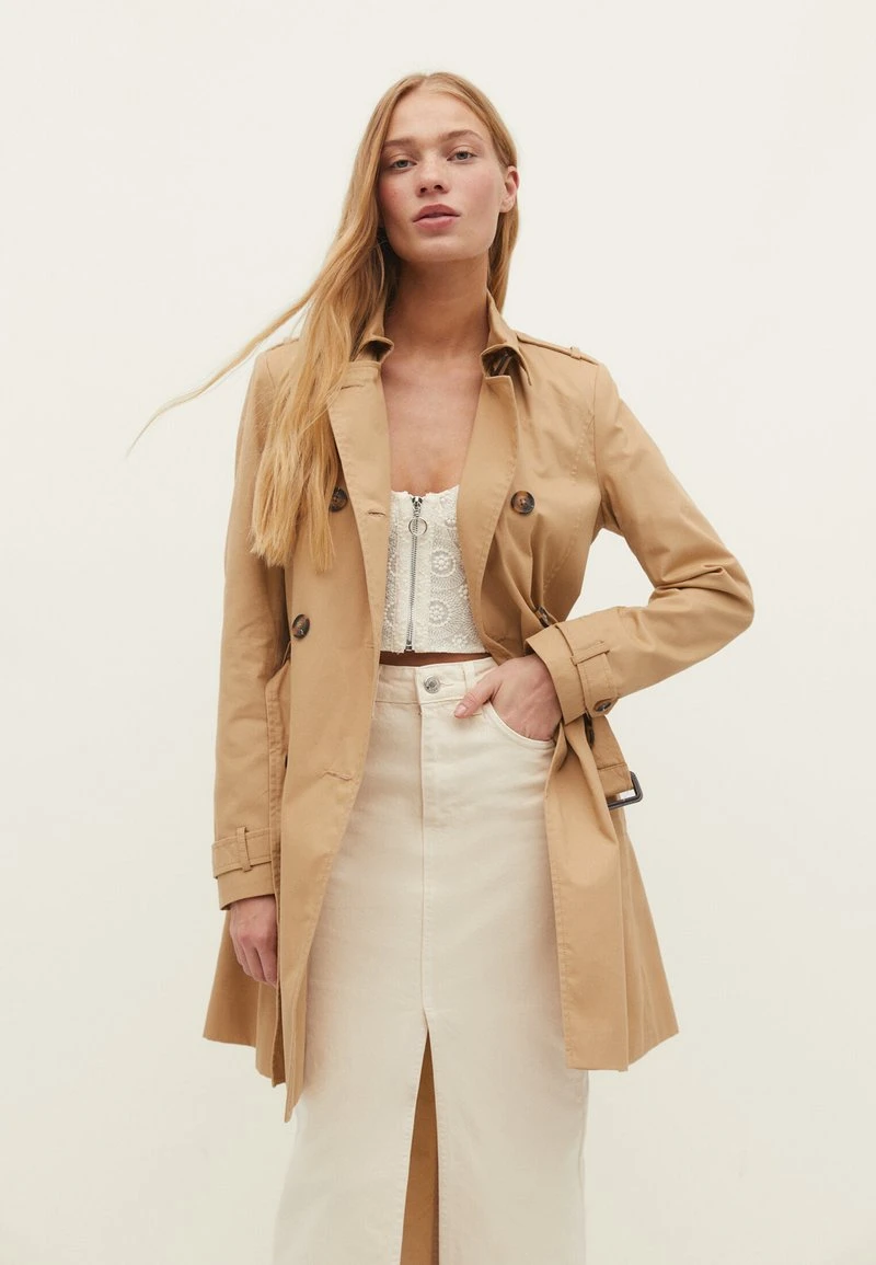 Stradivarius Trenchcoat - Ochre 1 Stradivarius Trenchcoat - Ochre