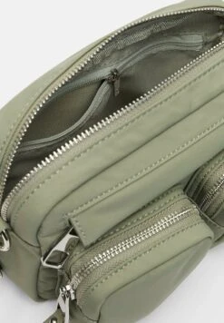 Stradivarius REPORTER WITH POCKETS - Umhängetasche - Khaki 10 Stradivarius REPORTER WITH POCKETS - Umhängetasche - Khaki -Stradivarius Deutschland Verkaufs-Shop e1e7573bd4114cf49f1ac9da17c1297a