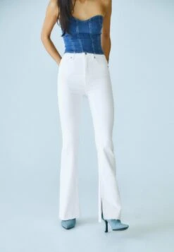 Stradivarius Jeans Bootcut - White