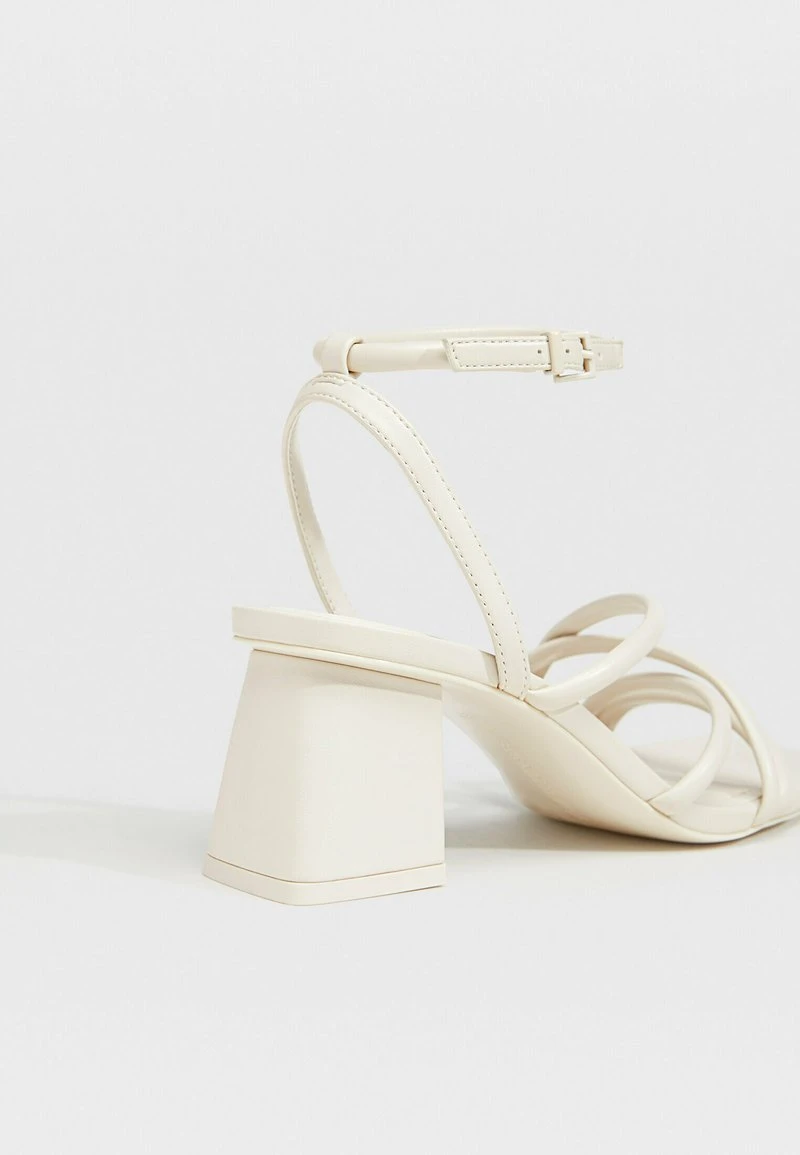 Stradivarius Riemensandalette - Off White 5 Stradivarius Riemensandalette - Off White – Bild 5