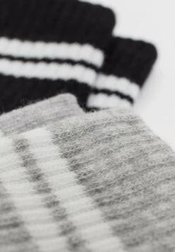 Stradivarius 3-PACK - Socken - Black -Stradivarius Deutschland Verkaufs-Shop e50b5a57d28942fda4cc7ed46dfcef44