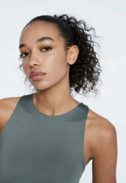 Stradivarius NECKHOLDER - Top - Mottled Dark Green -Stradivarius Deutschland Verkaufs-Shop e6f88c355d8948618ec9b25924f6a00a