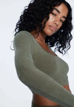 Stradivarius NAHTLOSES CROPPED - Langarmshirt - Khaki -Stradivarius Deutschland Verkaufs-Shop e774b67efcd34f5cb724907404b70697