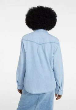 Stradivarius STRAIGHT - Hemdbluse - Light Blue Denim -Stradivarius Deutschland Verkaufs-Shop e7e06e4c870f479c96d75625b070c136