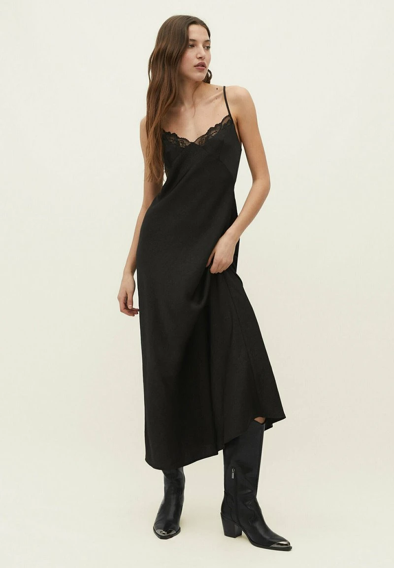 Stradivarius Maxikleid - Black 1 Stradivarius Maxikleid - Black