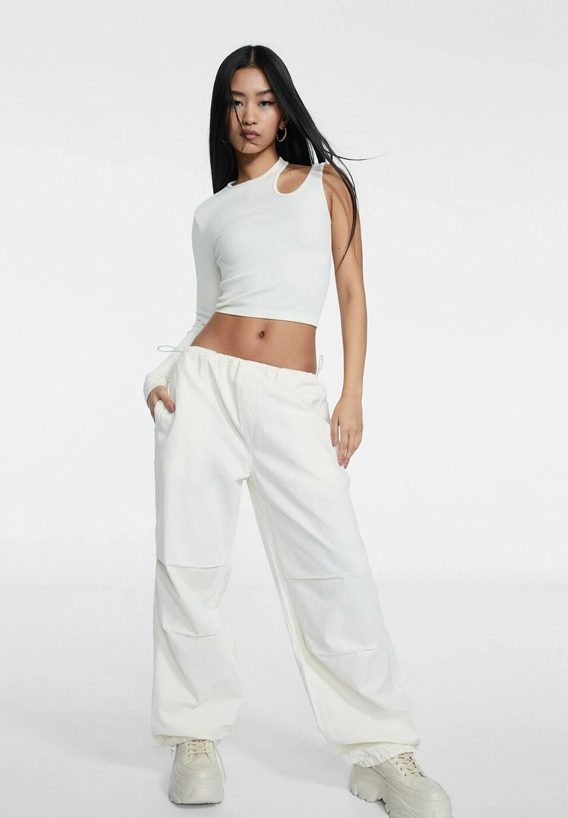 Stradivarius ASYMMETRIC SEAMLESS WITH DOUBLE STRAP DETAIl - Langarmshirt - Off White 2 Stradivarius ASYMMETRIC SEAMLESS WITH DOUBLE STRAP DETAIl - Langarmshirt - Off White – Bild 2