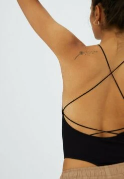 Stradivarius MIT MODISCHEM RÜCKEN - Top - Black 9 Stradivarius MIT MODISCHEM RÜCKEN - Top - Black -Stradivarius Deutschland Verkaufs-Shop e93d6ebc50ca4729bfeae7f7b7d74d94