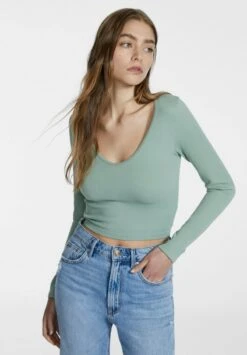 Stradivarius NAHTLOSES MIT V-AUSSCHNITT - Langarmshirt - Neon Green