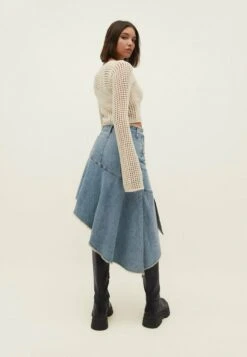 Stradivarius ASYMMETRIC WITH RUFFLE TRIM - Jeansrock - Blue Denim 8 Stradivarius ASYMMETRIC WITH RUFFLE TRIM - Jeansrock - Blue Denim -Stradivarius Deutschland Verkaufs-Shop ebebf81e3f8846bc95c1fd628586505d