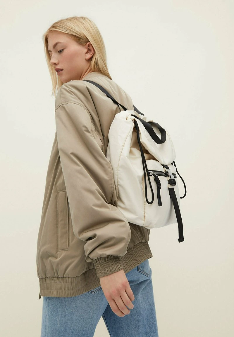 Stradivarius WANDELBARER - Tagesrucksack - Off White 2 Stradivarius WANDELBARER - Tagesrucksack - Off White – Bild 2