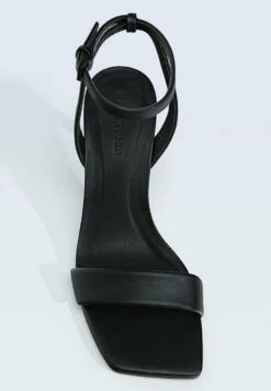 Stradivarius MIT GESTEPPTEN RIEMCHEN - Riemensandalette - Black 8 Stradivarius MIT GESTEPPTEN RIEMCHEN - Riemensandalette - Black -Stradivarius Deutschland Verkaufs-Shop ec98a31e64334f9a818f27fd55b1d535