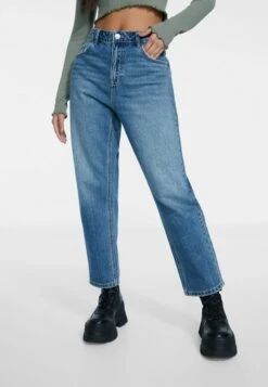 Stradivarius MIT AUFGESETZTEN TASCHEN - Jeans Straight Leg - Royal Blue