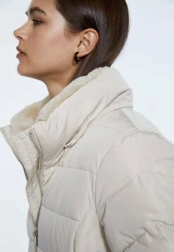 Stradivarius MIT ABNEHMBARER KAPUZE - Winterjacke - Beige 9 Stradivarius MIT ABNEHMBARER KAPUZE - Winterjacke - Beige -Stradivarius Deutschland Verkaufs-Shop eeee7a371880457a926b6f2e0c664497