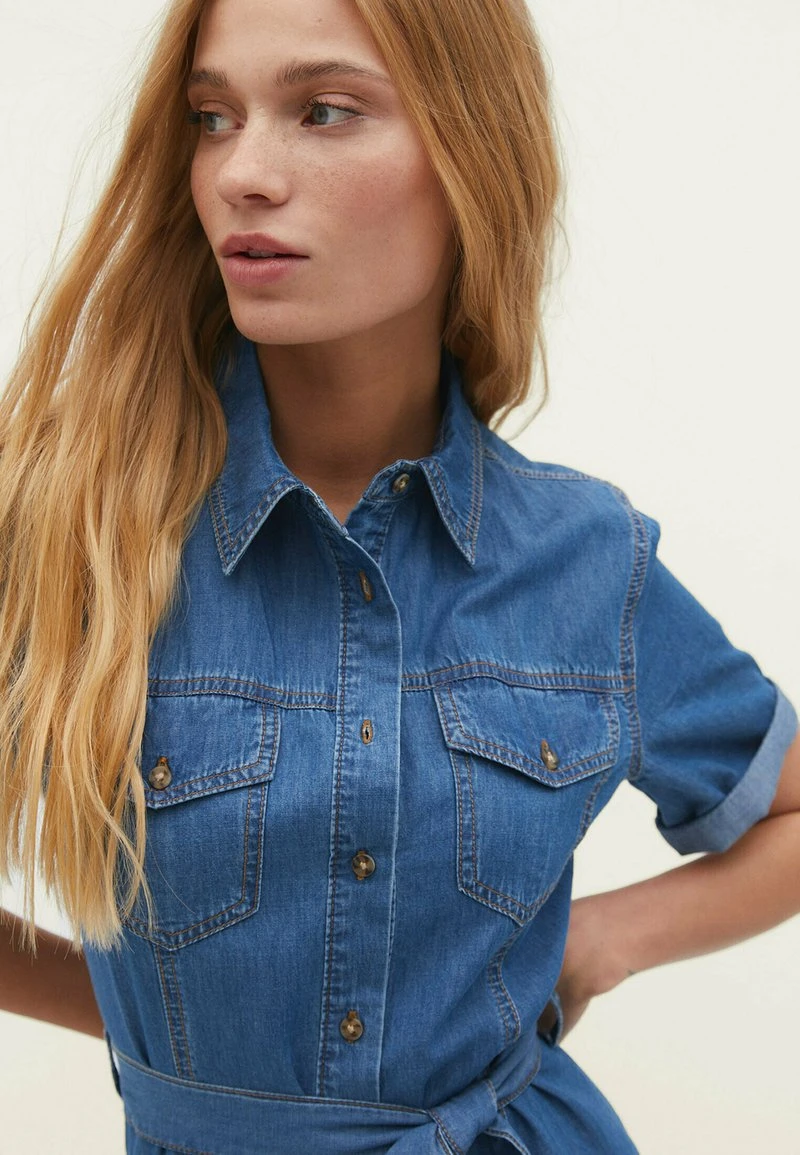 Stradivarius Jeanskleid - Light Blue 4 Stradivarius Jeanskleid - Light Blue – Bild 4