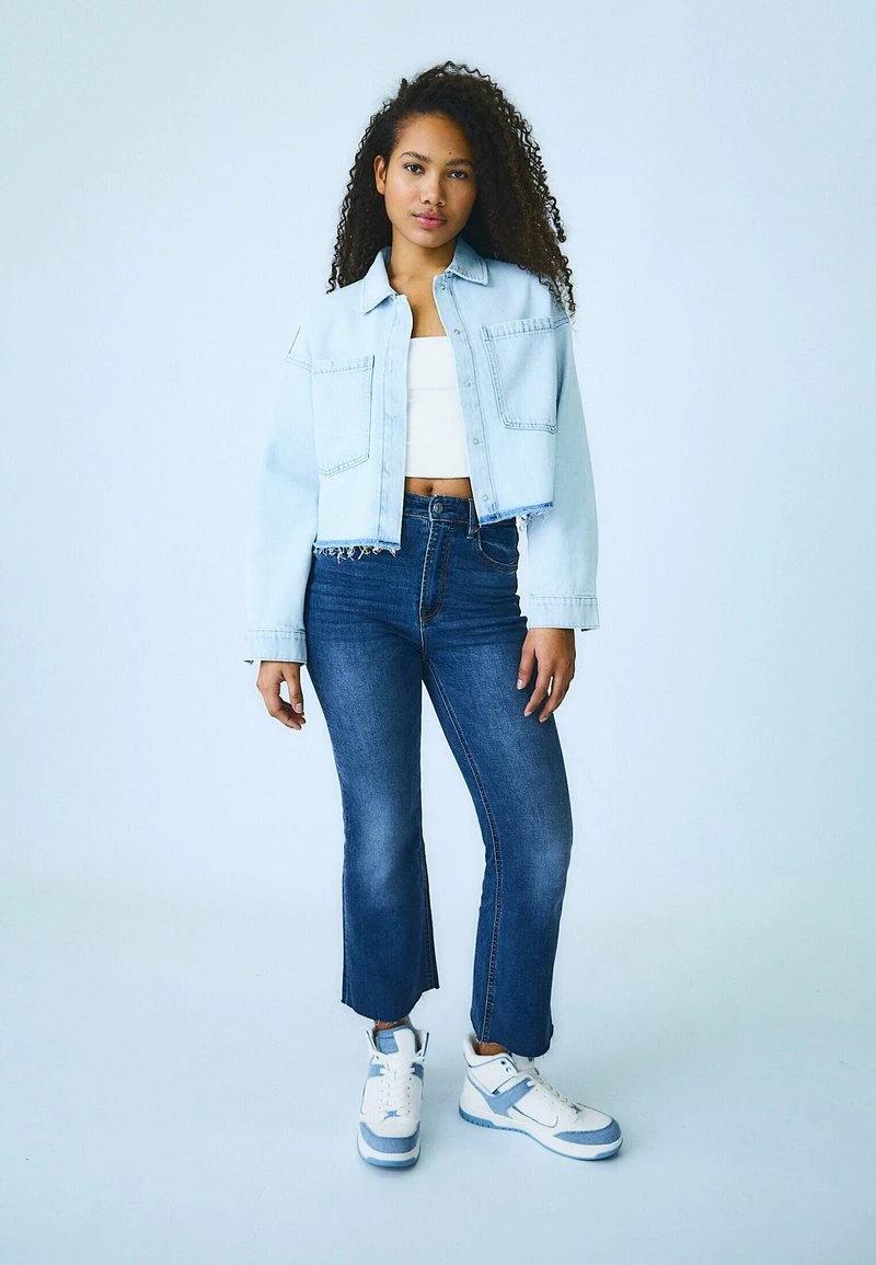 Stradivarius Jeansjacke - Light Blue Denim 2 Stradivarius Jeansjacke - Light Blue Denim – Bild 2