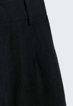 Stradivarius Shorts - Black 11 Stradivarius Shorts - Black -Stradivarius Deutschland Verkaufs-Shop f27acba8e2814adb99babac135726922