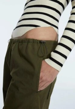 Stradivarius MIT HALBHOHEM ROLLKRAGEN UND ABGERUNDETEM SAUM 05004740 - Strickpullover - Beige -Stradivarius Deutschland Verkaufs-Shop f2b2e48a6a4147a88f53c19b9fbaaf59