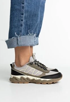 Stradivarius PIECE - Sneaker Low - Multi Coloured