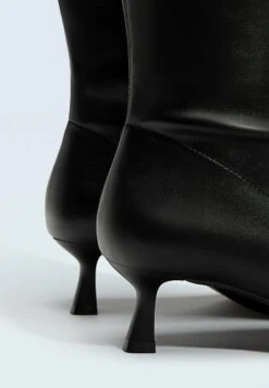 Stradivarius MIT STILETTOABSATZ UND HOHEM SCHAFT - Stiefel - Black 10 Stradivarius MIT STILETTOABSATZ UND HOHEM SCHAFT - Stiefel - Black -Stradivarius Deutschland Verkaufs-Shop f572db81b07649c8bb36d857fc598955