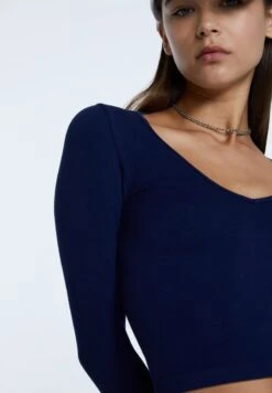 Stradivarius MIT V-AUSSCHNITT - Langarmshirt - Neon Blue 8 Stradivarius MIT V-AUSSCHNITT - Langarmshirt - Neon Blue -Stradivarius Deutschland Verkaufs-Shop f5f456f07c27448996f10def519a9446