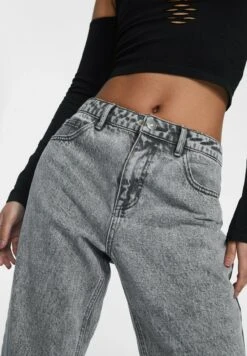 Stradivarius MID-RISE MOM - Jeans Straight Leg - Black Denim 9 Stradivarius MID-RISE MOM - Jeans Straight Leg - Black Denim -Stradivarius Deutschland Verkaufs-Shop f71f9c2c78ae4872a710f75131a425bf