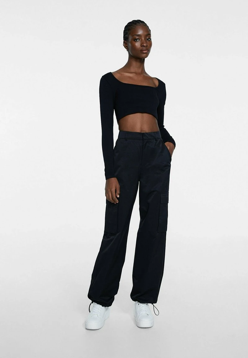 Stradivarius WITH PARACHUTE - Cargohose - Black 2 Stradivarius WITH PARACHUTE - Cargohose - Black – Bild 2
