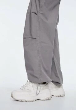 Stradivarius PARACHUTE POPELIN - Jogginghose - Light Grey -Stradivarius Deutschland Verkaufs-Shop f94e5edf880a481c93b2d194da973089