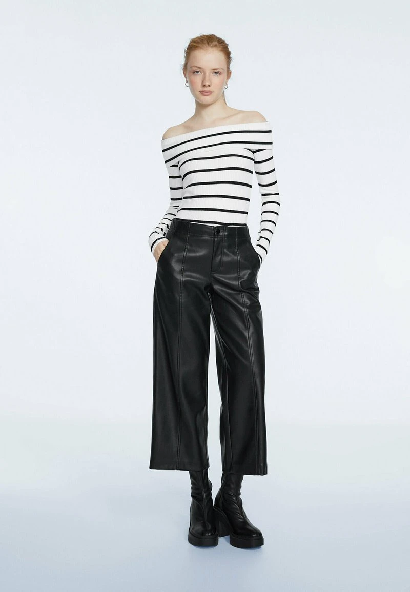 Stradivarius GESTREIFTES MIT CARMEN AUSSCHNITT - Langarmshirt - White 2 Stradivarius GESTREIFTES MIT CARMEN AUSSCHNITT - Langarmshirt - White – Bild 2