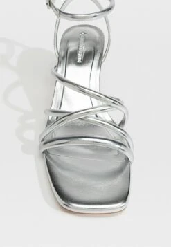 Stradivarius Riemensandalette - Silver Coloured 9 Stradivarius Riemensandalette - Silver Coloured -Stradivarius Deutschland Verkaufs-Shop fafb9619ff8f4531b13fe11e43d4bca1