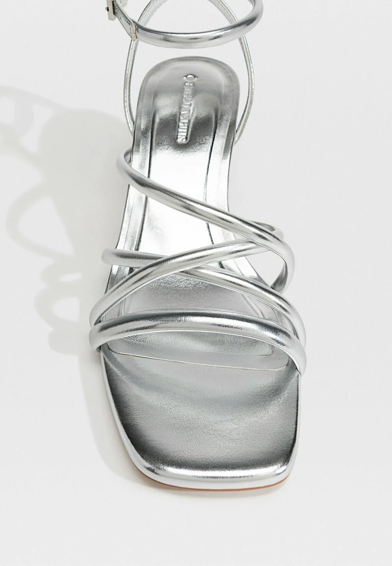 Stradivarius Riemensandalette - Silver Coloured 4 Stradivarius Riemensandalette - Silver Coloured – Bild 4