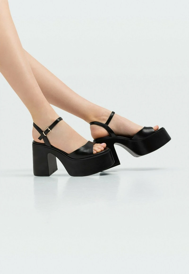 Stradivarius MIT PLATEAU-ABSATZ - Plateausandalette - Black 1 Stradivarius MIT PLATEAU-ABSATZ - Plateausandalette - Black